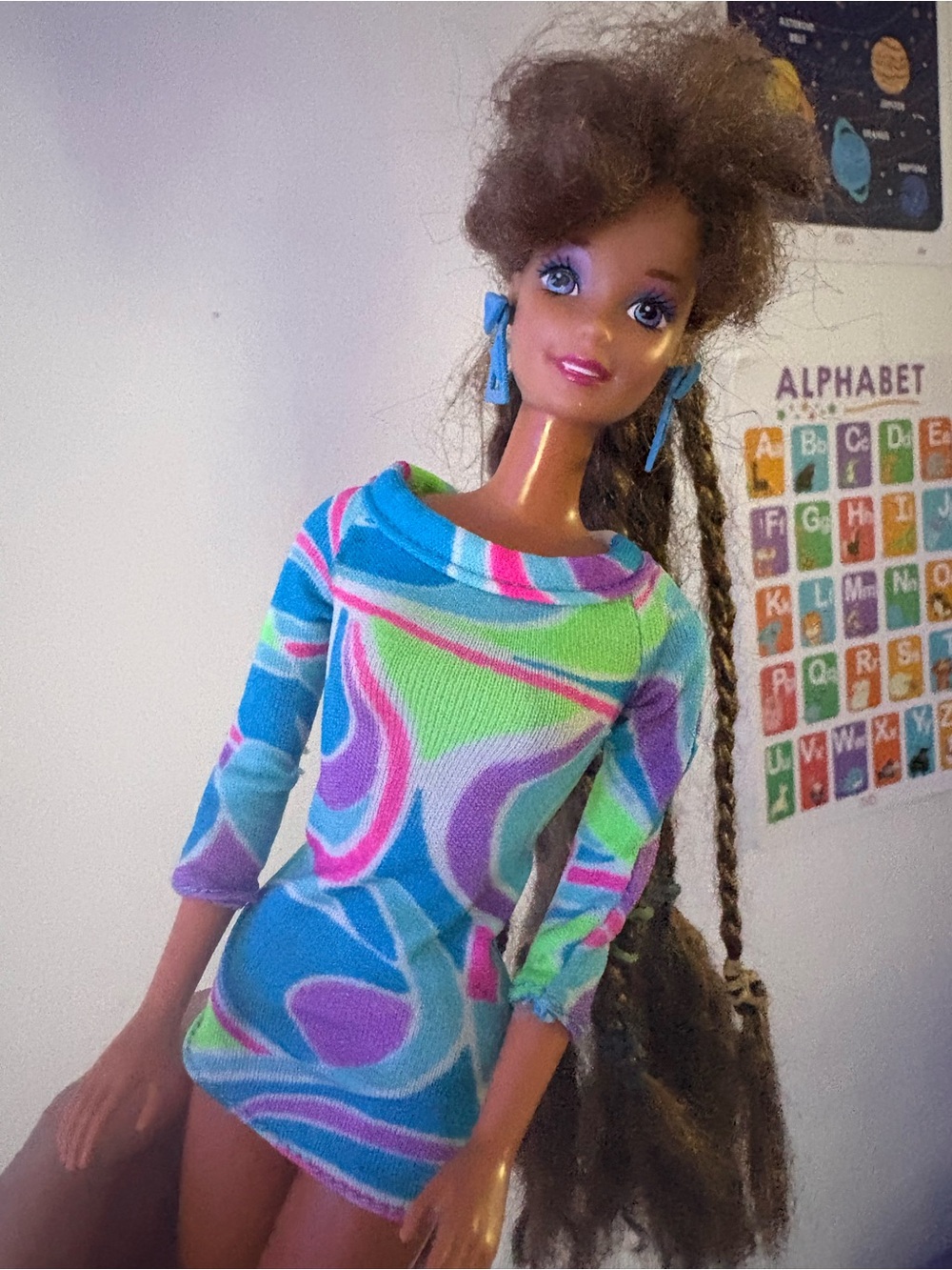 Barbie totally hair Multicolor Blue Pink Green Retro Pattern Mini Dress Doll - Picture 5 of 5